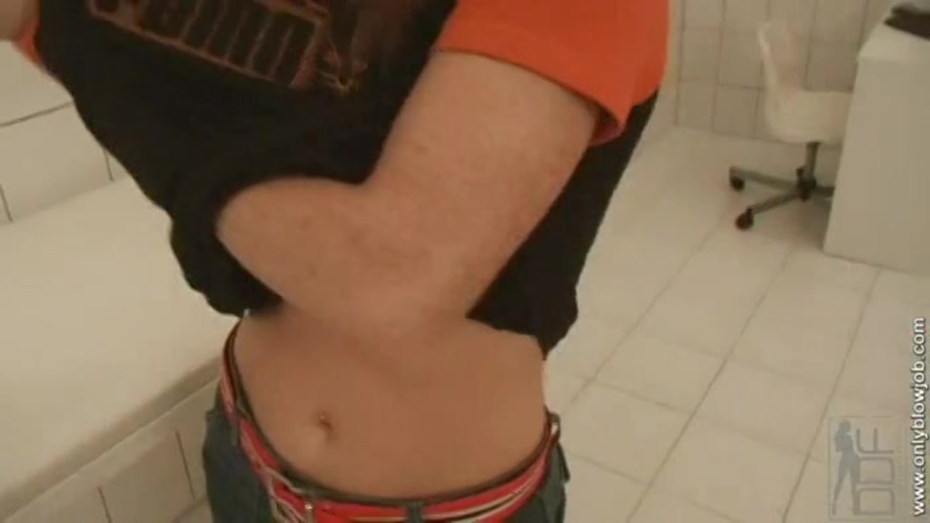 Horny Girl Gifts A Blowjob!